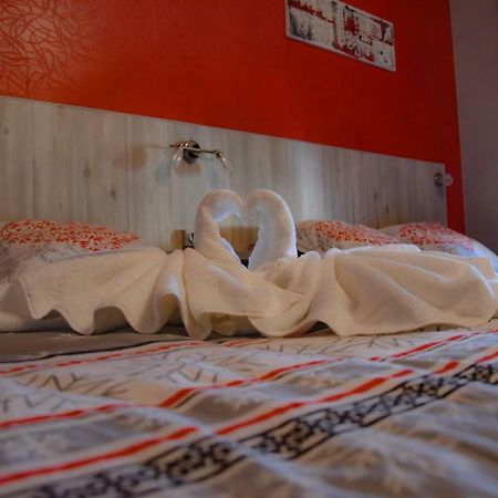 Hotel Des Remparts วีเนิฟ-โซร์-ล็อต ภายนอก รูปภาพ