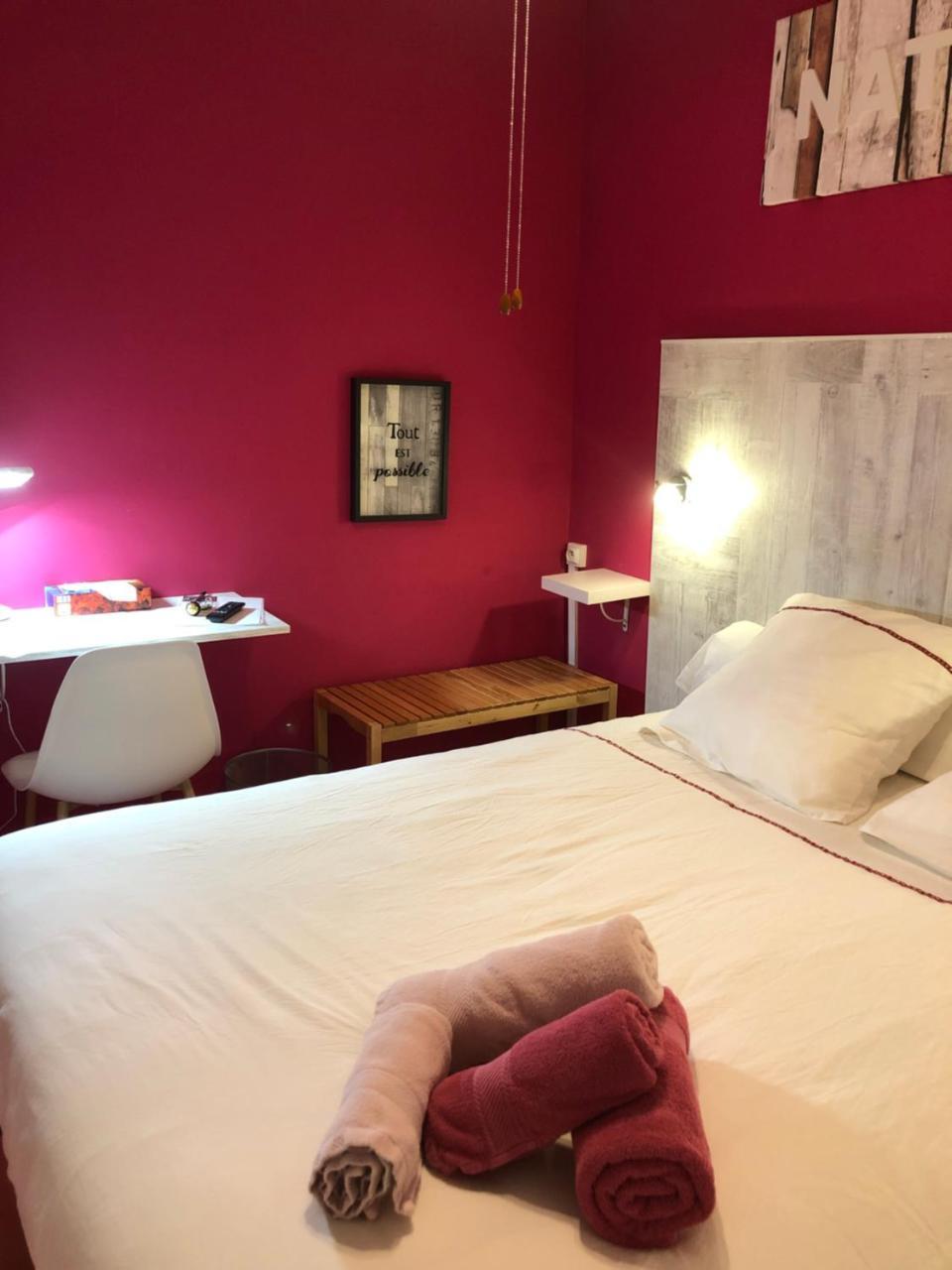 Hotel Des Remparts วีเนิฟ-โซร์-ล็อต ภายนอก รูปภาพ