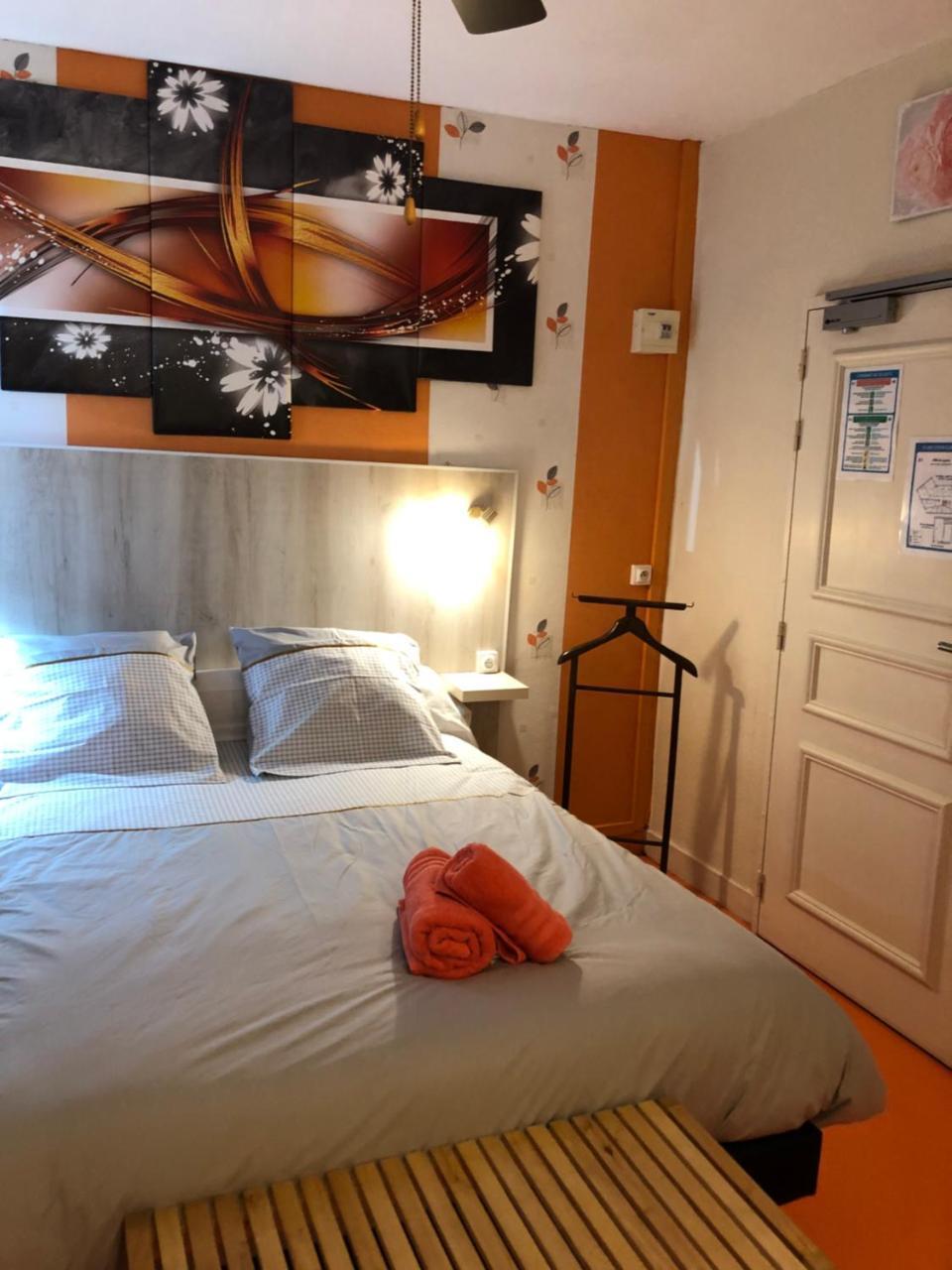 Hotel Des Remparts วีเนิฟ-โซร์-ล็อต ภายนอก รูปภาพ