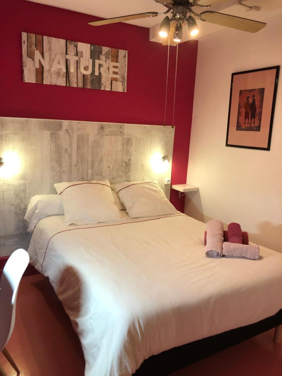 Hotel Des Remparts วีเนิฟ-โซร์-ล็อต ภายนอก รูปภาพ