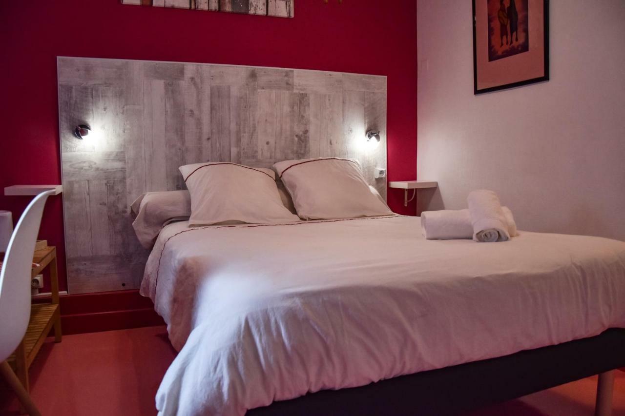 Hotel Des Remparts วีเนิฟ-โซร์-ล็อต ภายนอก รูปภาพ
